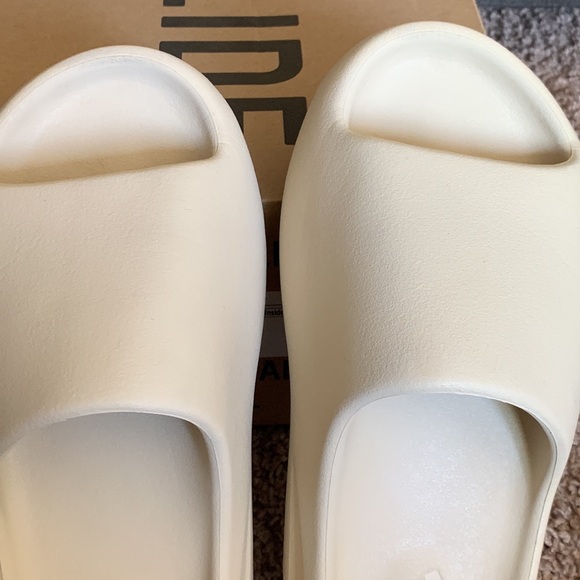 Yzy slide by adidas - Picture 4 of 10